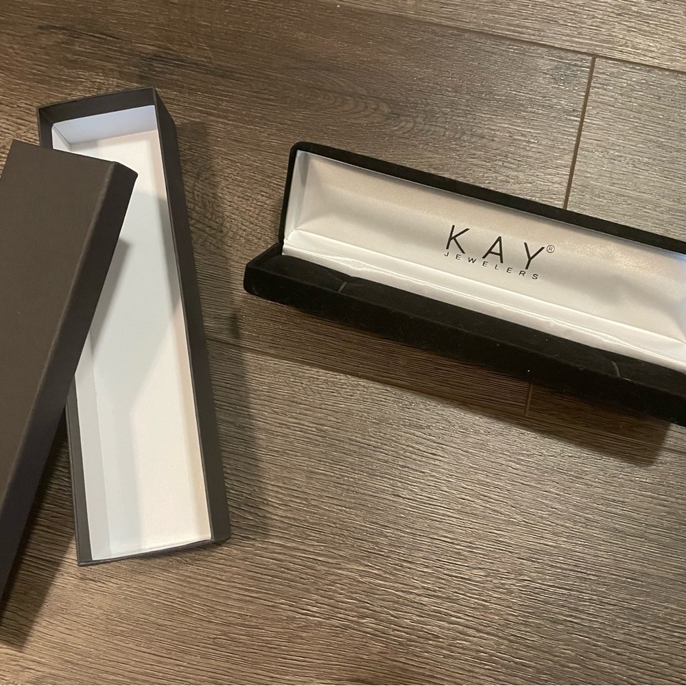 Kay Jewelers Black and White Jewelry Case